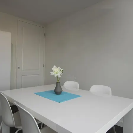White Moon Apartman *